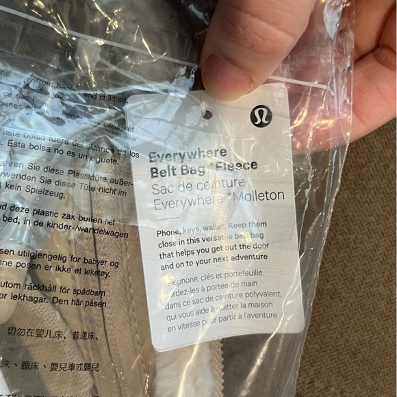 NWT Lululemon Everywhere Fleece Belt Bag - Picture 4 of 7